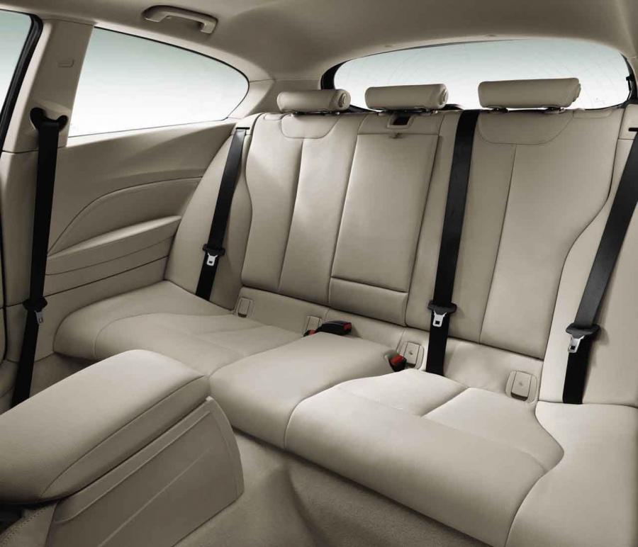  BMW 1-Series 2013 года  (фото 12 из 42)